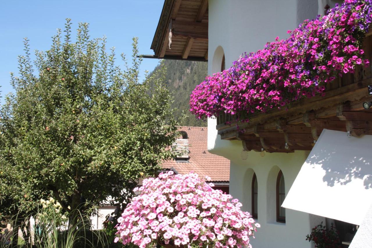 Vronis Waldhaus Adults Only Apart otel Mayrhofen Dış mekan fotoğraf